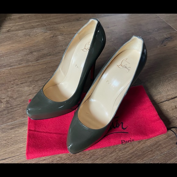 CHRISTIAN LOUBOUTIN-AUTHENTIC, Brand New Green Patent Leather Pumps - Picture 13 of 13